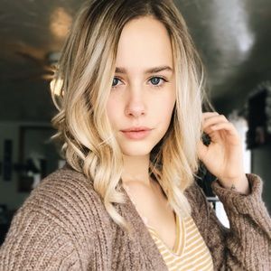 Meet your Posher, Alexis